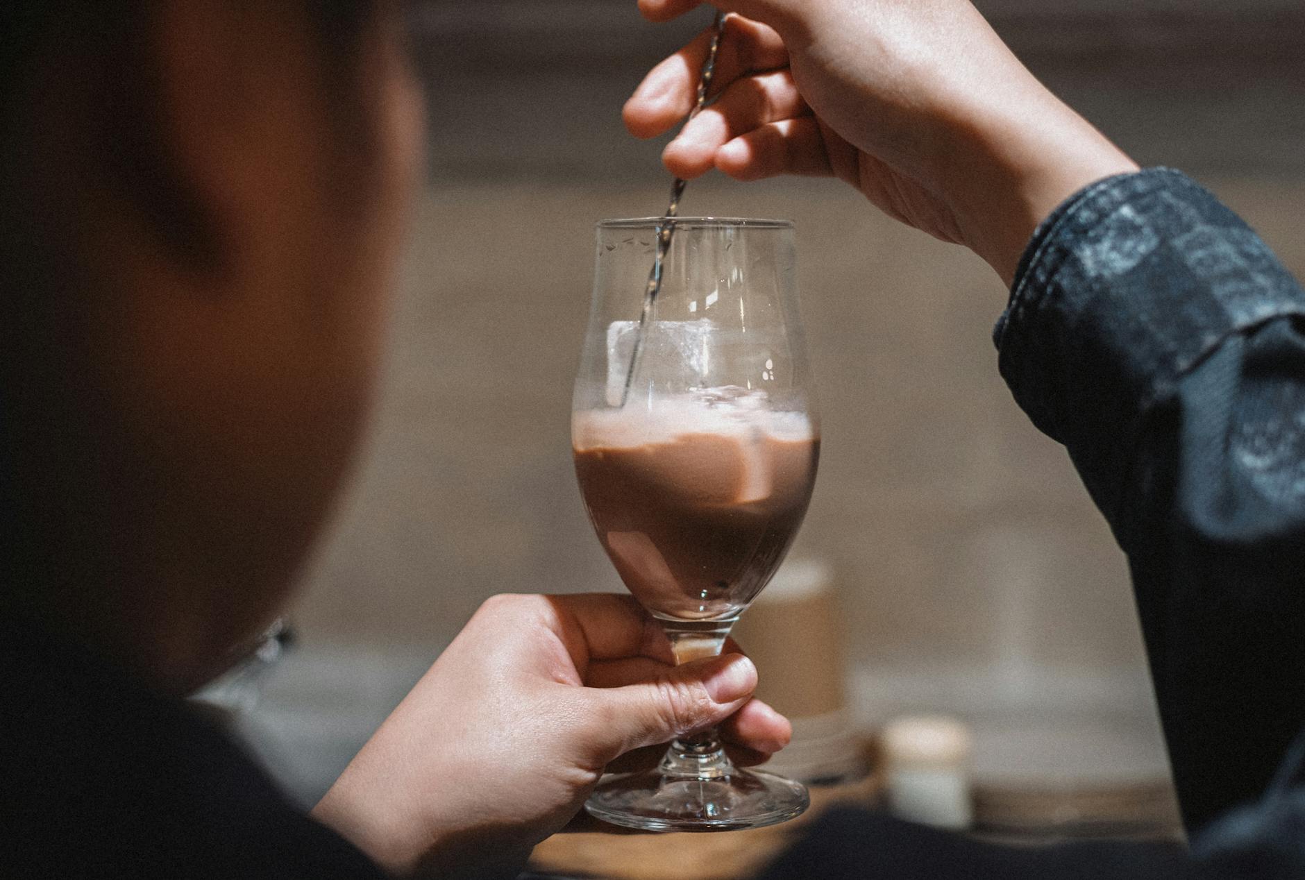 2025-12-13 日記 - 金曜日の仕事を効率的に片付け、週末への期待が高まる。家族の絆を感じる夜。